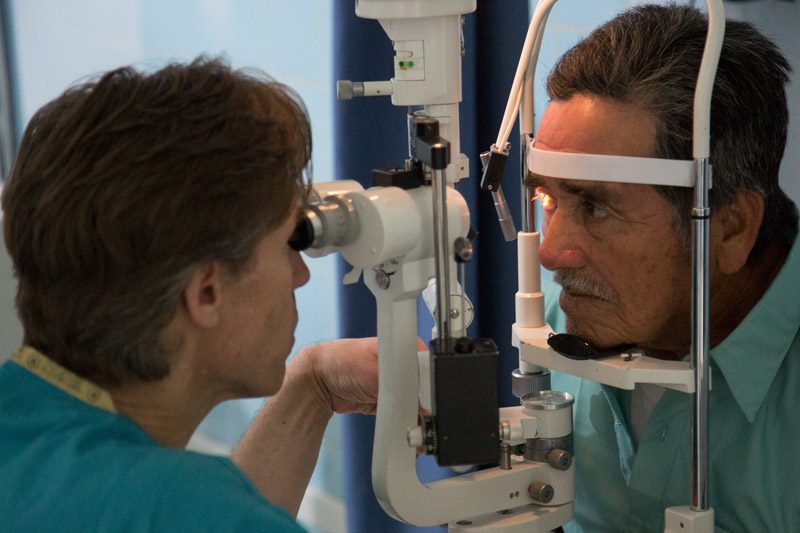 Medical Teams Hospital de la Familia Foundation eye exam