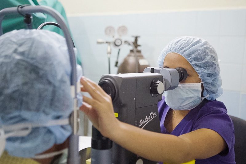 Medical Teams Hospital de la Familia Foundation - eye exam